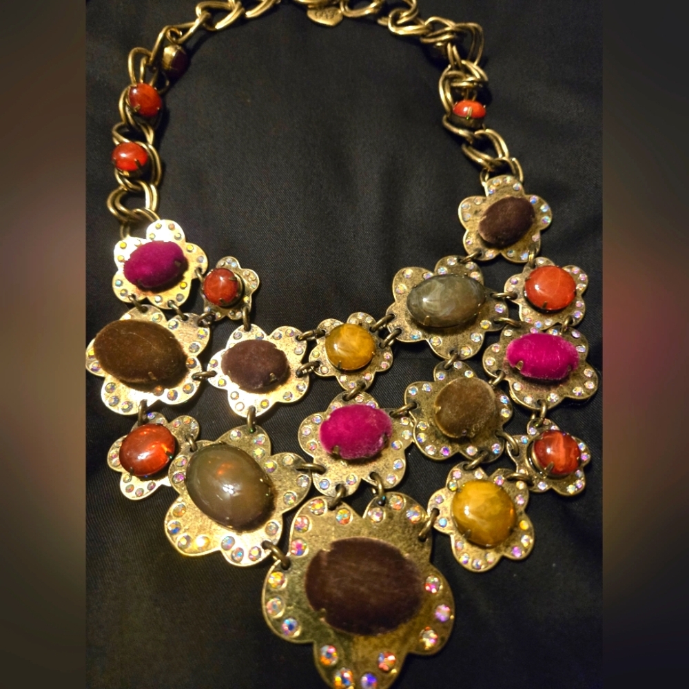 BETSEY JOHNSON WOODLAND FLOWER VELVET/LUCITE BEAD STATEMENT NECKLACE